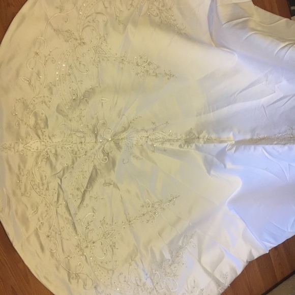 Wedding dress - Picture 6 of 10